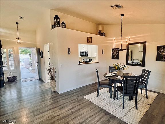 5th image of 2408 Desert Butte Dr