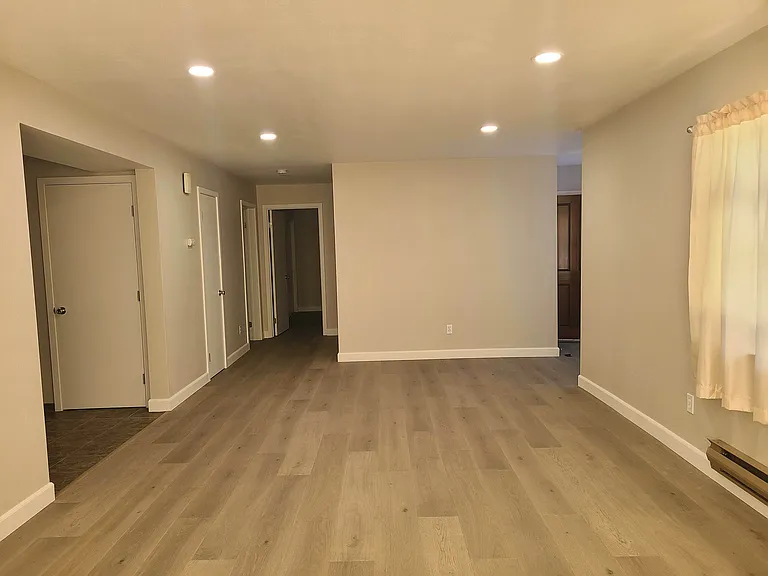 Central Ave — Photo 10