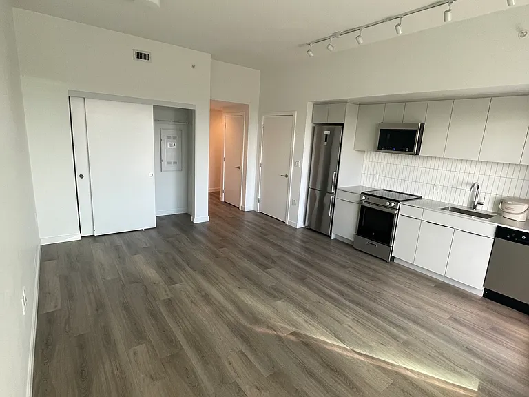 551 Emerson St — Photo 15