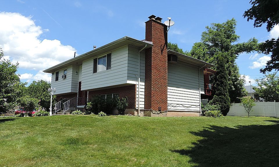1st image of 28 Lakeward Ave