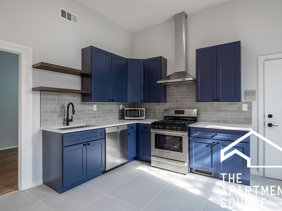 1st image of 645 N Damen Ave #2R