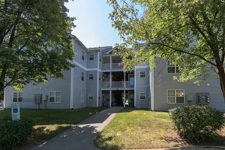 4 bed, 1391 sqft, $625 — Photo 1