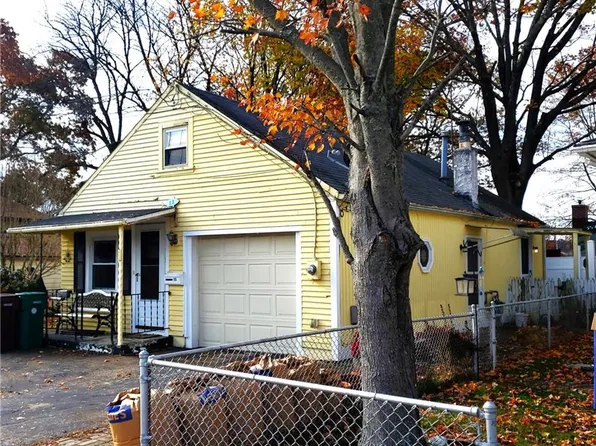 13 Craigie Ave, Woonsocket, RI 02895