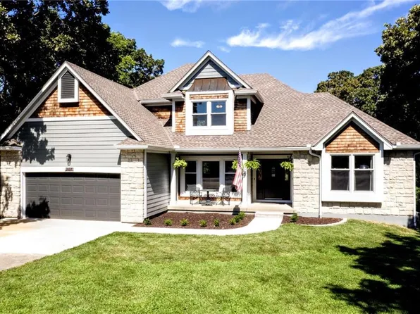 207 Sugarland Dr, Pleasant Hill, MO 64080