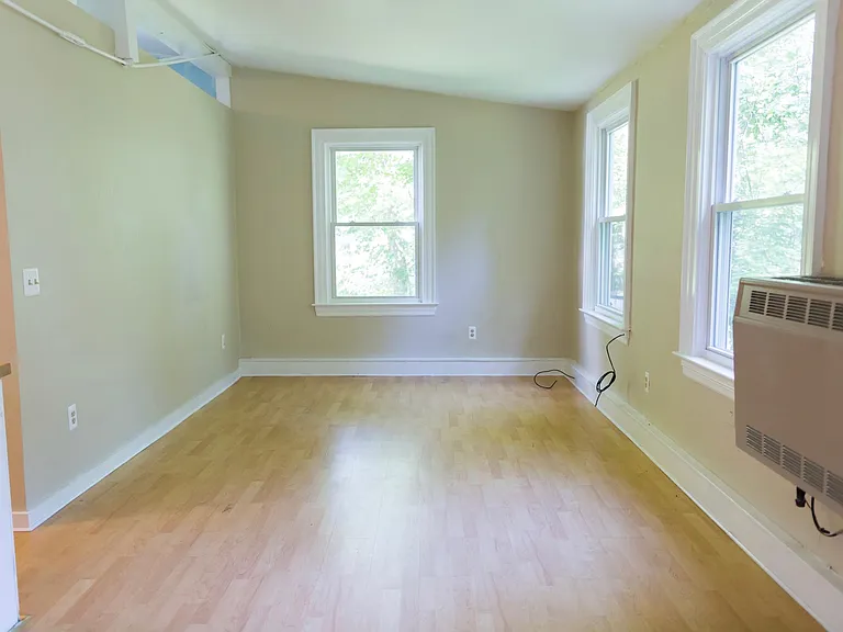 1421 Maple St #1 — Photo 5