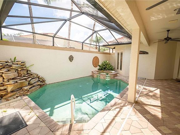 2nd image of 5886 Paradise Cir