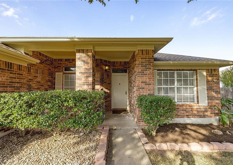 1st image of 2623 Goldfinch Dr