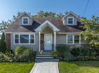 533 8th St, West Hempstead, NY 11552