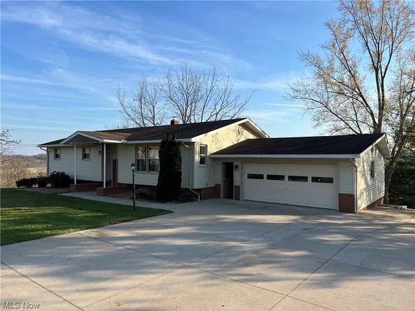 4938 South Dr, Sugarcreek, OH 44681