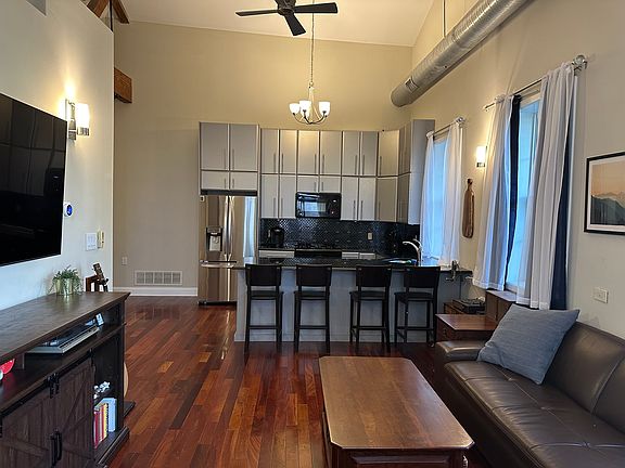 4th image of 1309 N Lawrence St APT 10