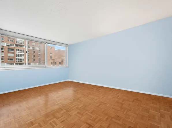 595 Main Street image 4 of 6