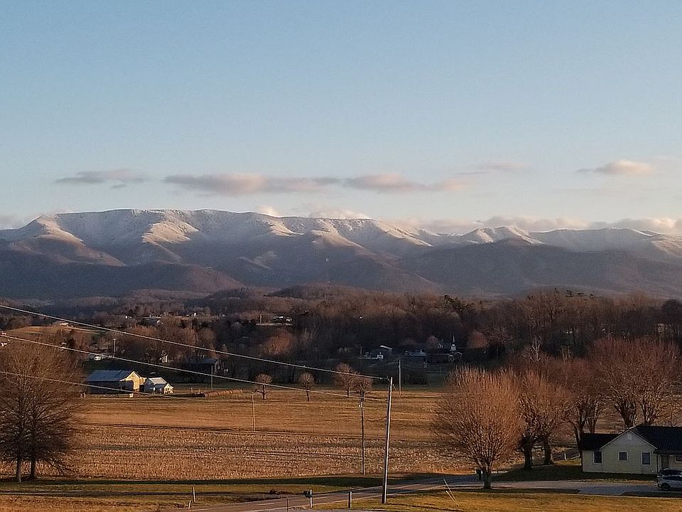 SPECTACULAR MOUNTAIN VIEWS!