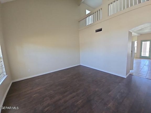 3rd image of 224 Lago Grande Dr
