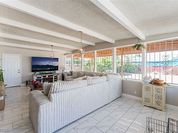 5th image of 2037 Houston Dr