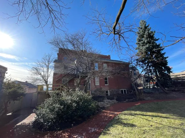 89 College St #A, Burlington, VT 05401