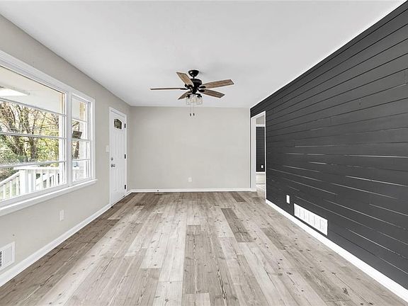 4th image of 2406 Tilson Rd