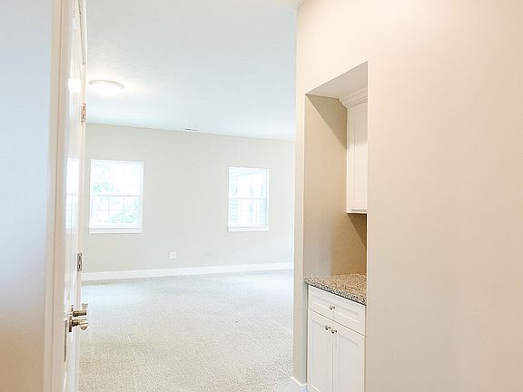 4th image of 5261 Marindy St #28