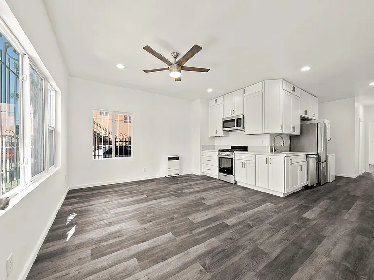 1609 E 14th St #1 — Photo 3