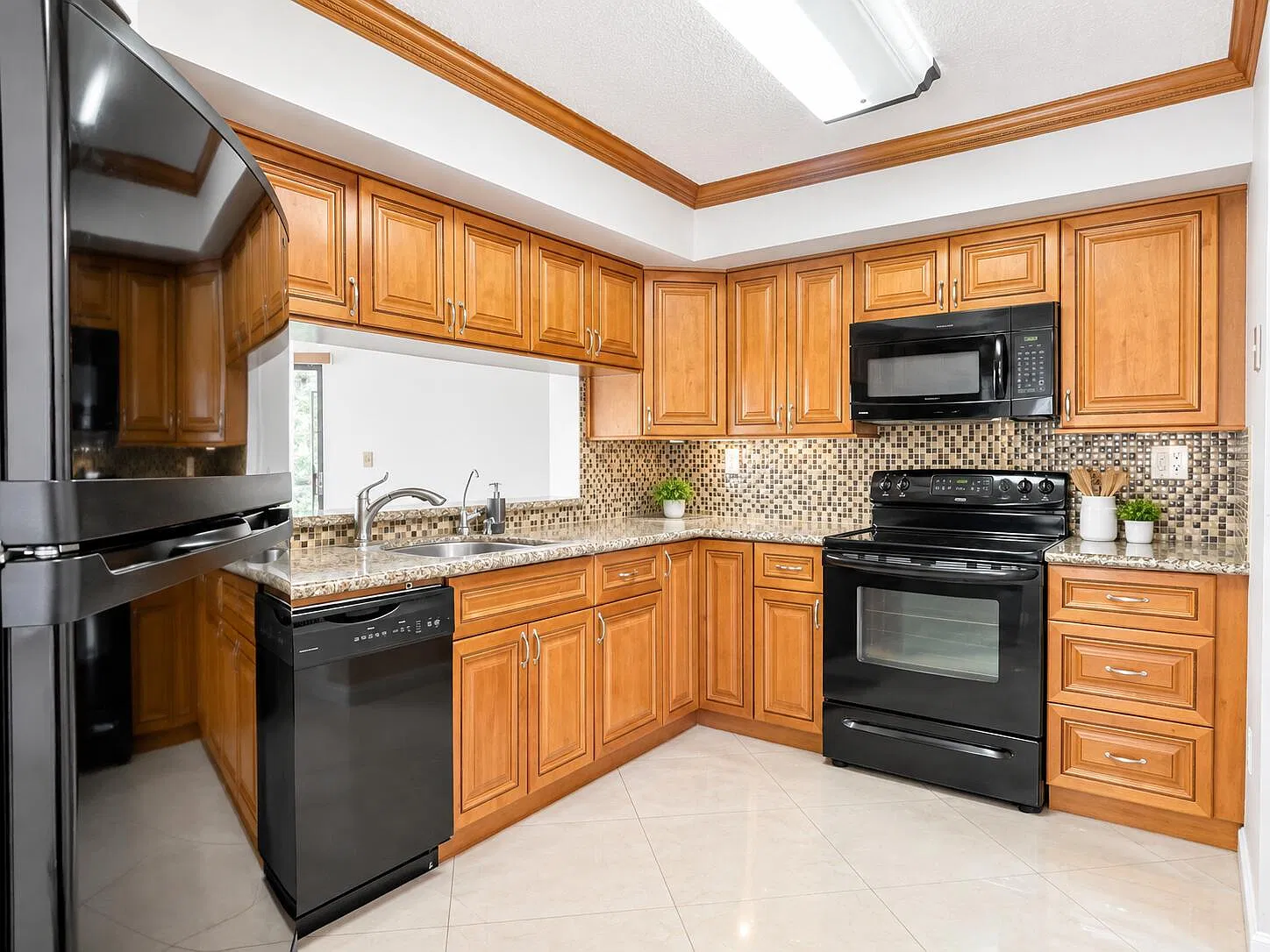 3 bed, 2.0 bath, 1476 sqft, $3,480 — Photo 4