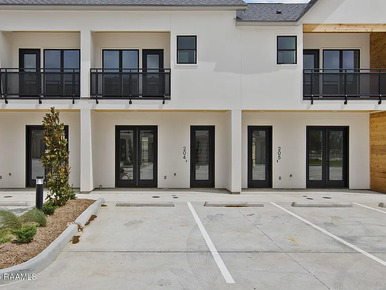 1510 Kaliste Saloom Rd #203 — Photo 1