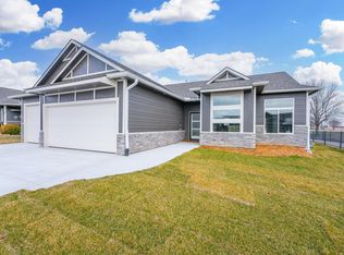 928 Cedar Brook Cir, Mulvane, KS 67110