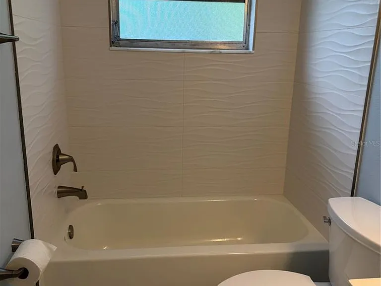 270 S Maple St — Photo 5