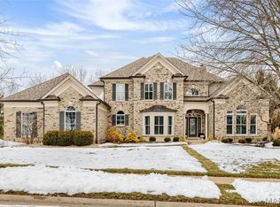 1040 Greystone Manor Pkwy, Chesterfield, MO 63005