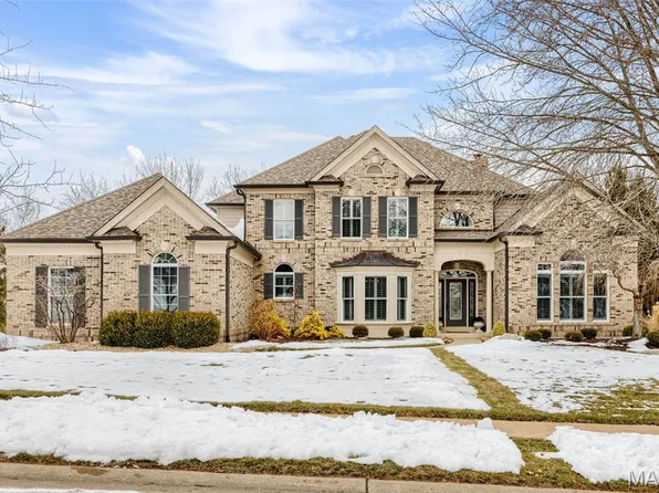 1040 Greystone Manor Pkwy, Chesterfield, MO 63005