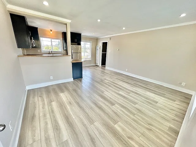 4050 Swift Ave #17 — Photo 2