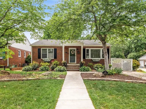 110 Mayflower Dr, Greensboro, NC 27403