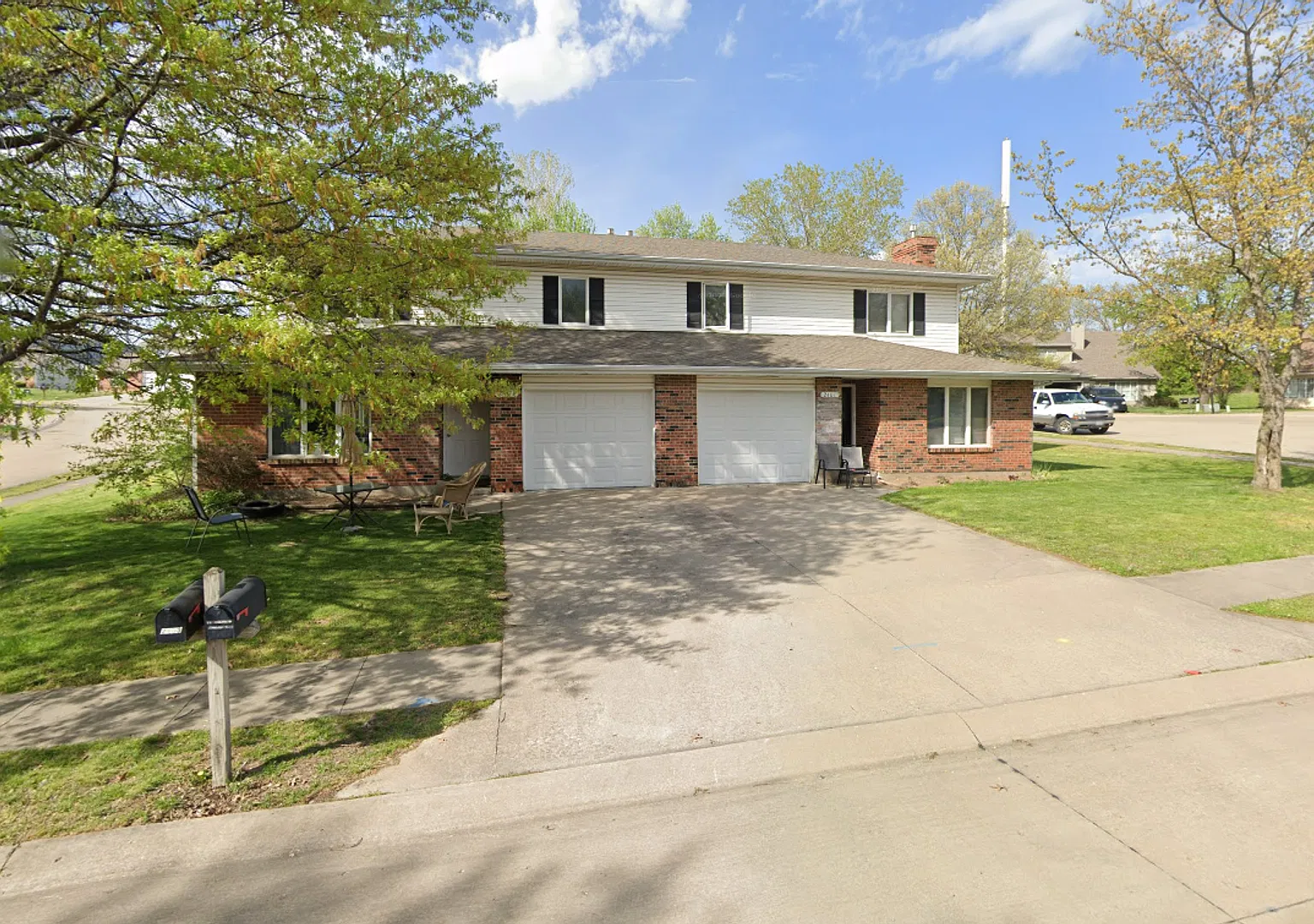 2300 - 2302 Hollyhock Dr — Photo 1