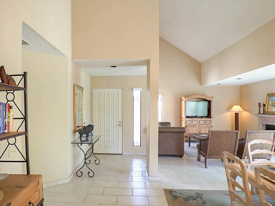 Canyon Cir N