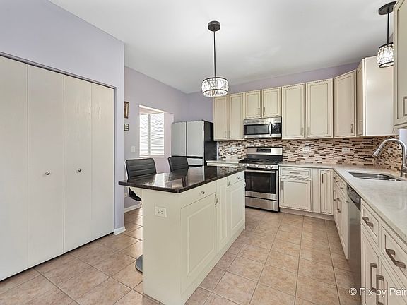 5th image of 905 Shelter Island Ln