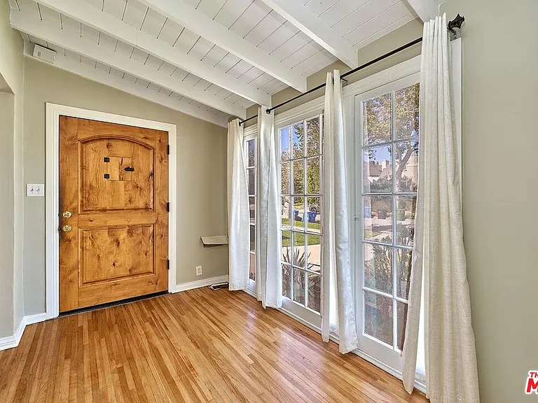 429 S Orange Dr — Photo 4