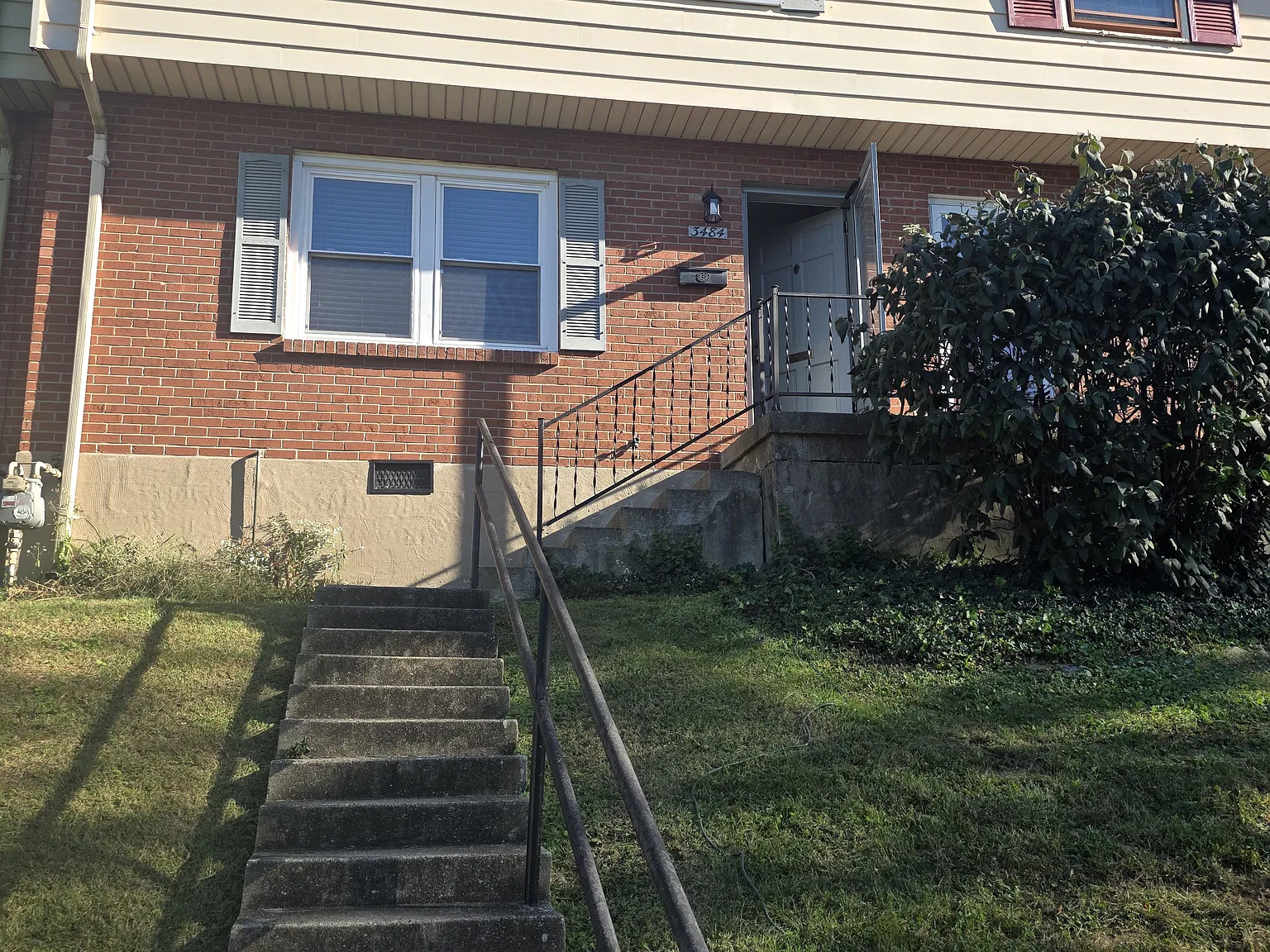 3484 Sutherland Dr — Photo 1