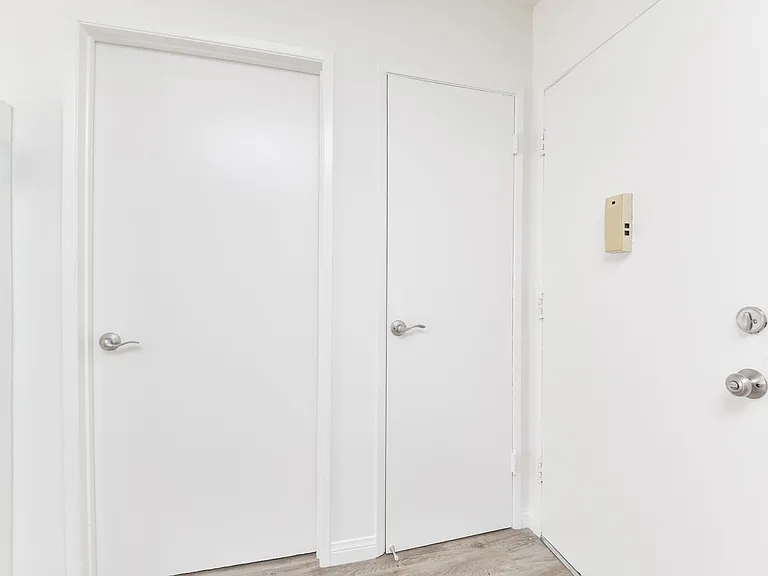 1799 N Hollywood Way — Photo 36