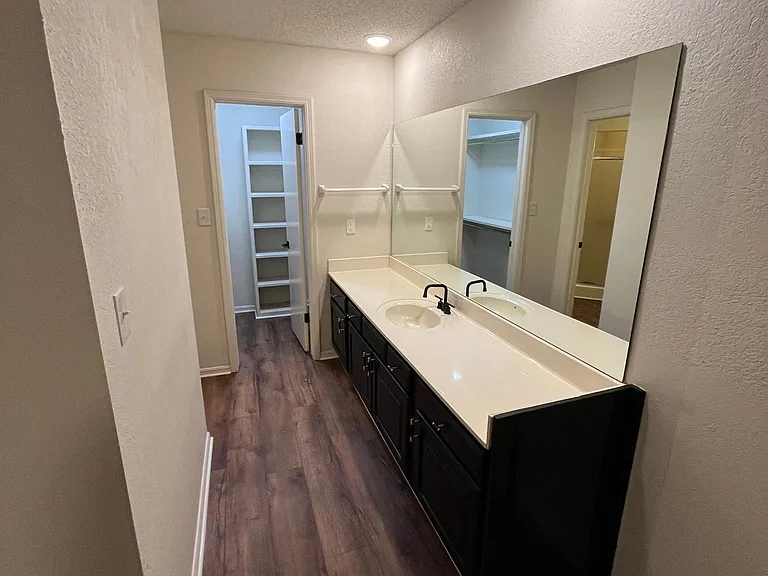 7429 S Atlanta Ave — Photo 16