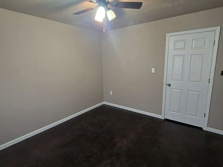 1423 McLain St #9 — Photo 11