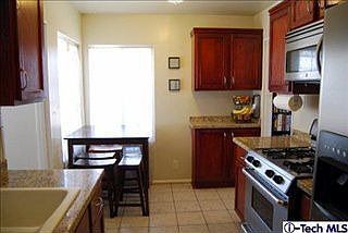 4th image of 2795 Fair Oaks Ave