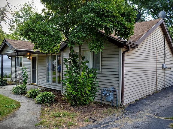 2nd image of 2428 Burbank St