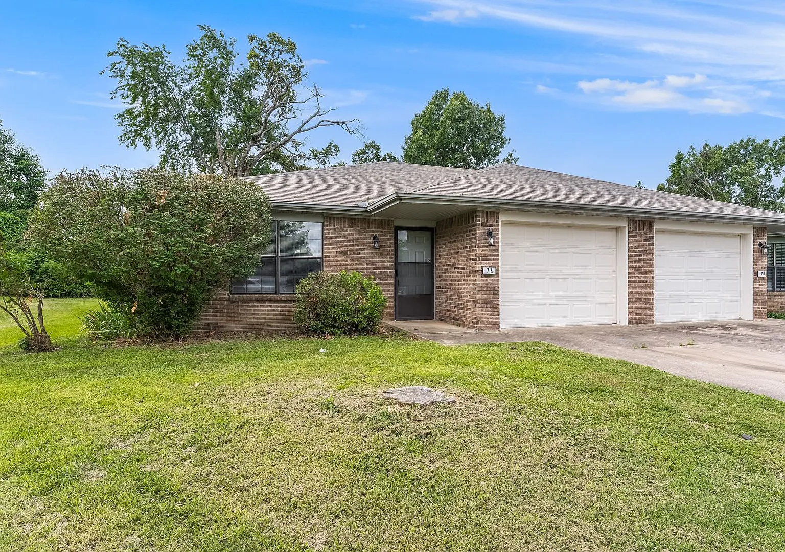 Welcome to this newly updated 2-bedroom, 2-bathroom — Photo 1