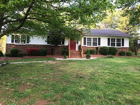 4th image of 128 Kingston Ave