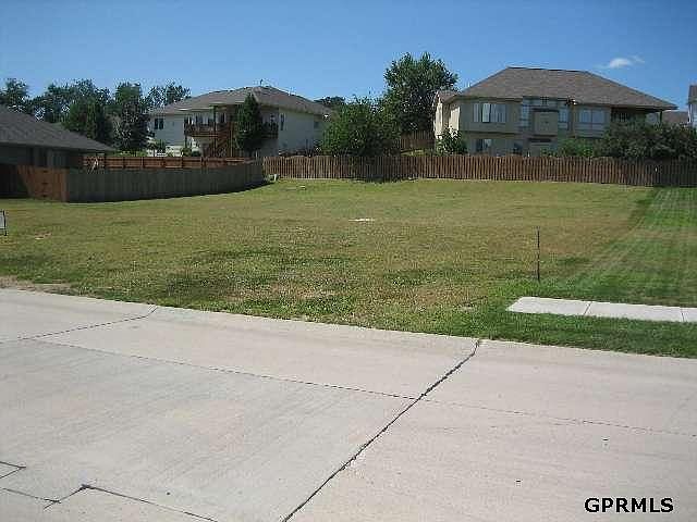 2nd image of 1114 Locust Dr