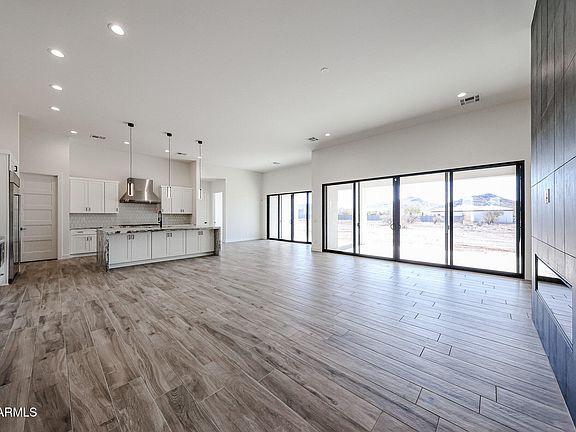 5th image of 3295 W Mesquite Street