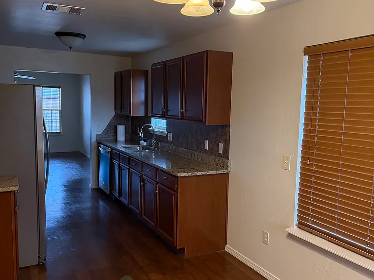 8917 SW 52nd St — Photo 3