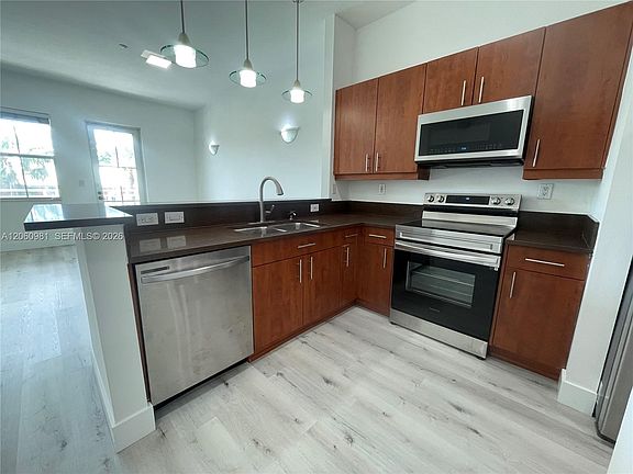 2nd image of 412 SW 13th Ter #412