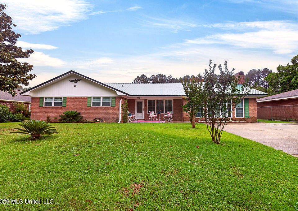 1st image of 35 Fleetwood Dr