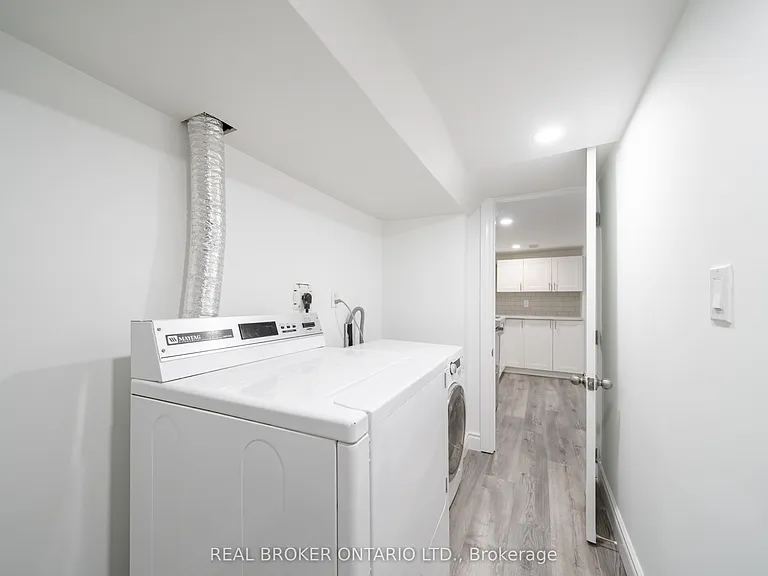 12 Villa Rd #BASEMENT — Photo 3