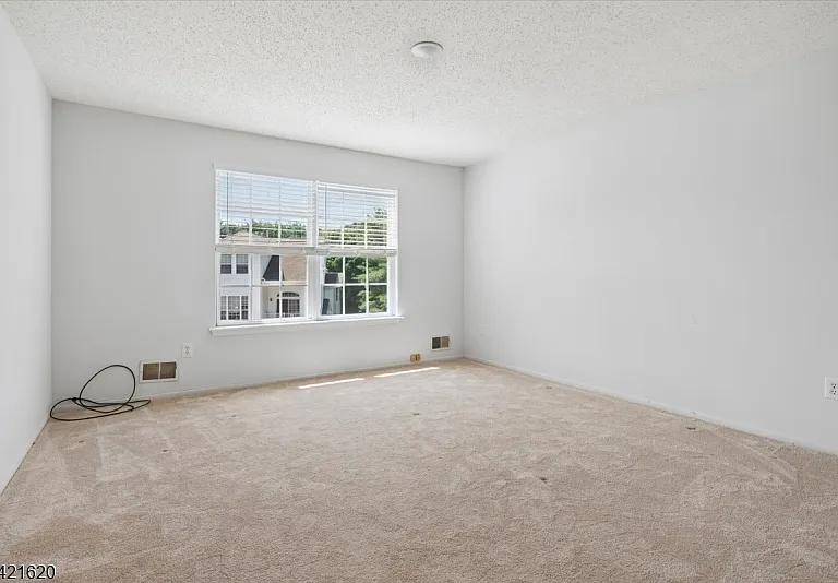 82 Hancock Dr — Photo 34
