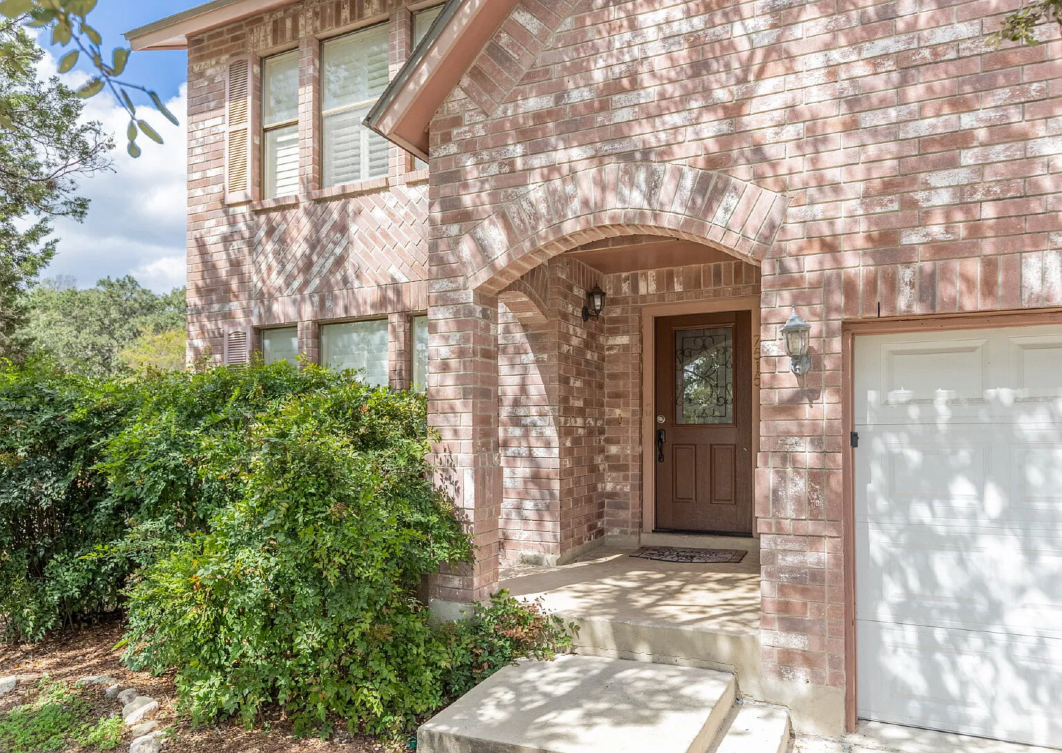 3 bed, 2.0 bath, 2854 sqft, $2,600 — Photo 2
